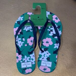 NEW‎ Kate Spade Green Floral Flip Flops with Navy Straps size 11